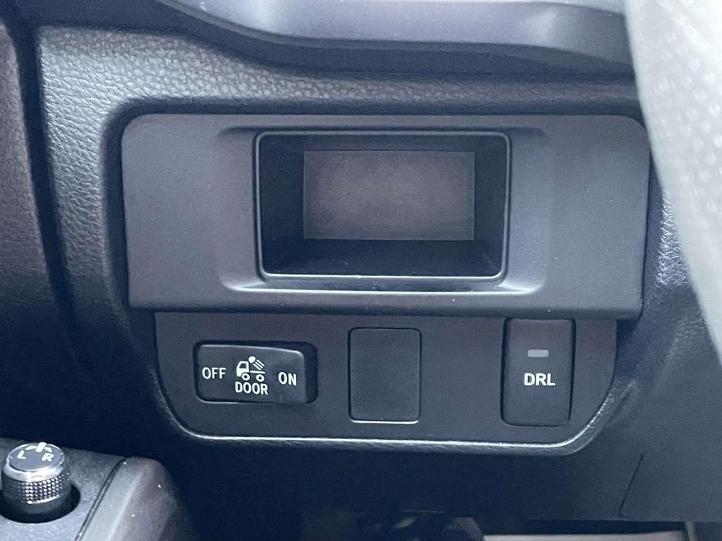 Used 2017  Toyota SR5 image 17