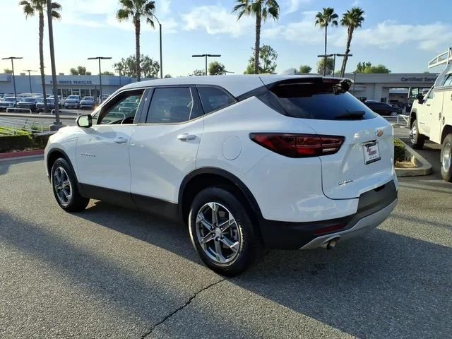 Used 2025 Summit White Chevrolet 2LT image 7