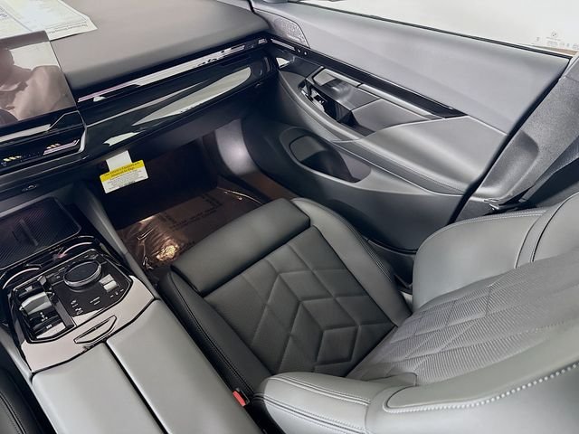 Used 2026 Black Sapphire Metallic BMW 530i xDrive image 25