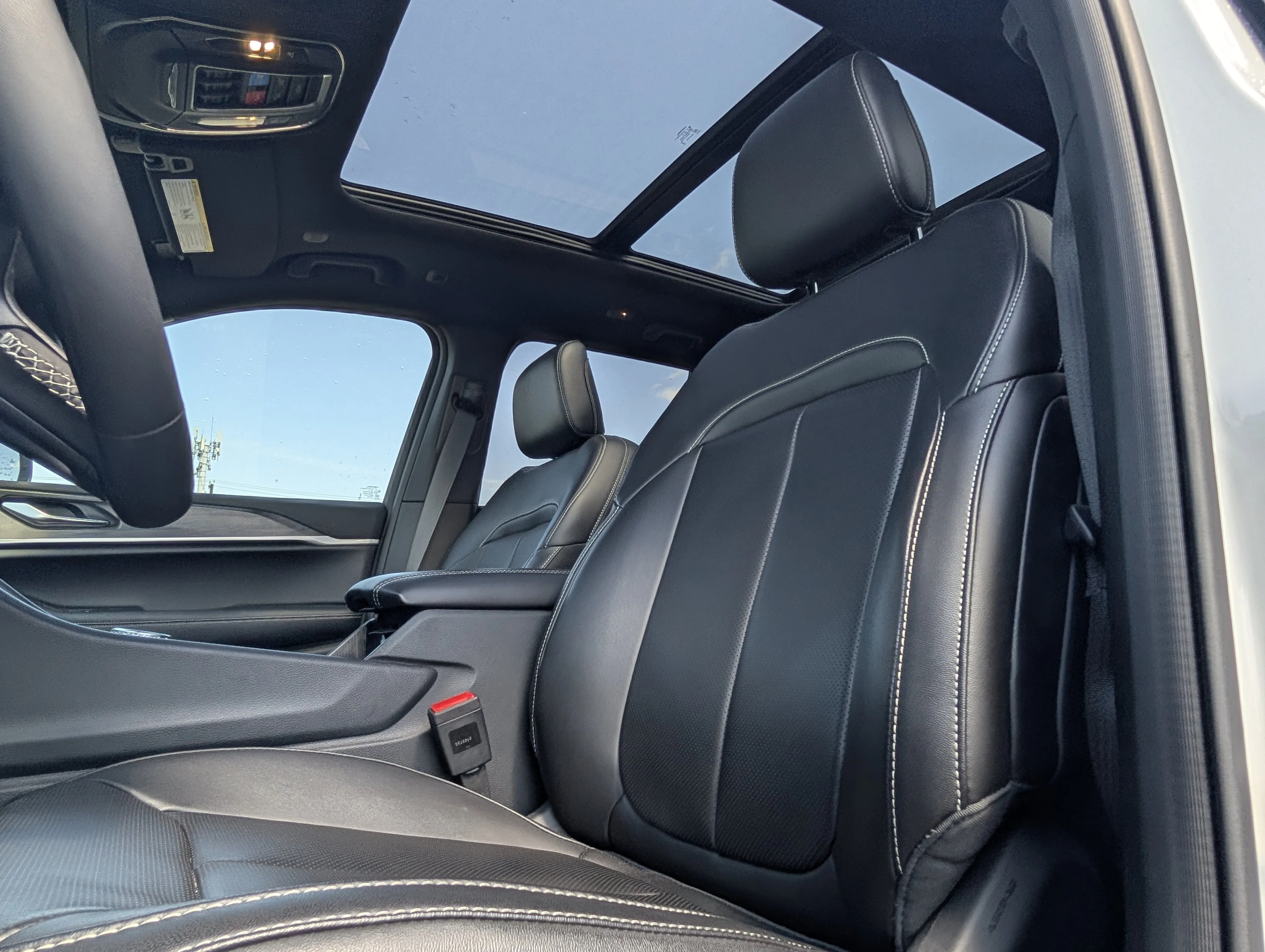 New 2025 Bright White Jeep Limited image 21
