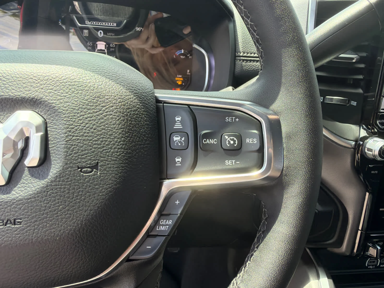 New 2026 Molten Red Pearl-Coat Exterior Paint RAM Laramie image 32