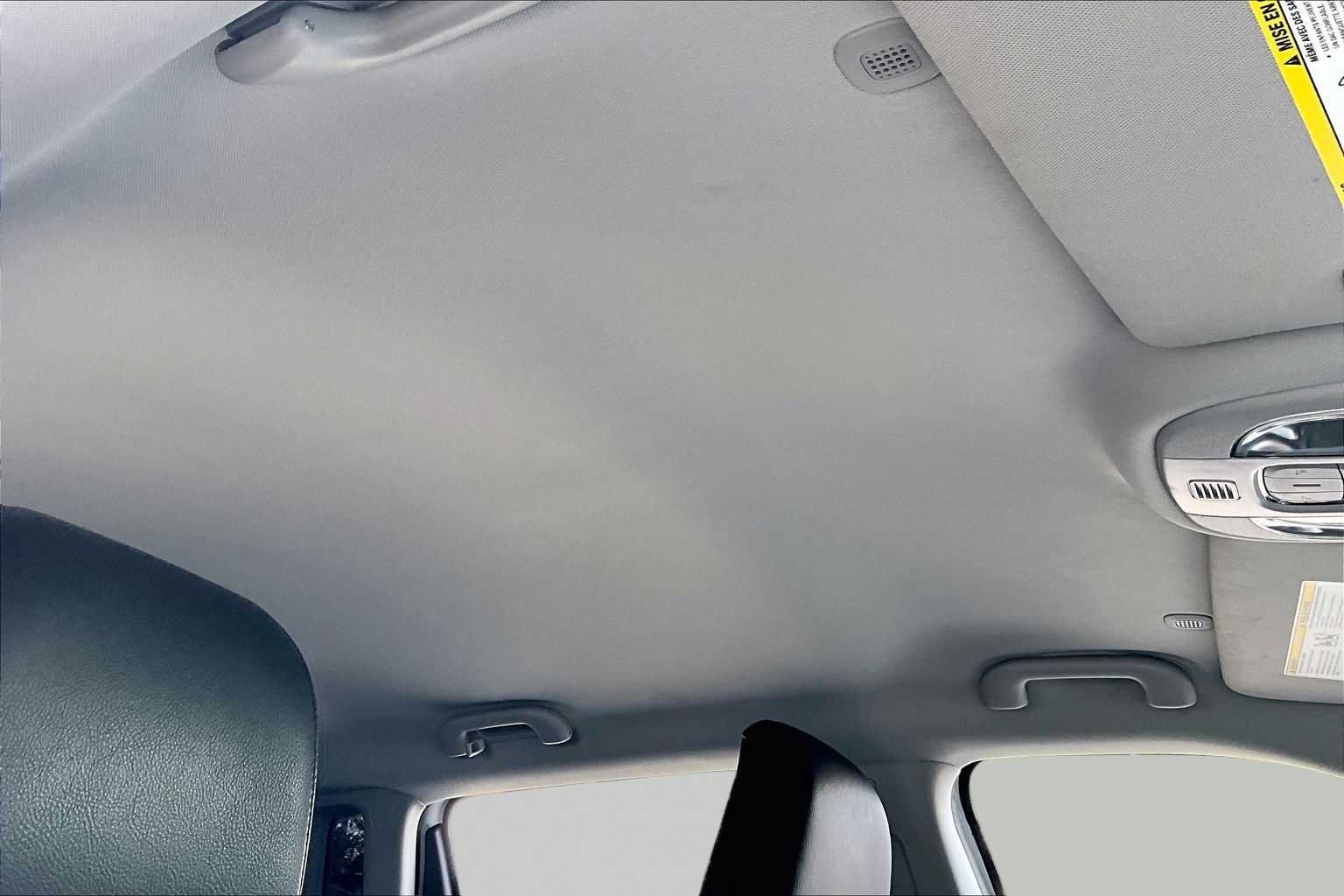 Used 2022 Bright White Clearcoat Jeep Limited image 13