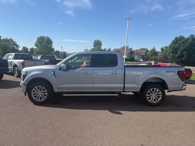 Used 2024 Silver Ford LARIAT image 2