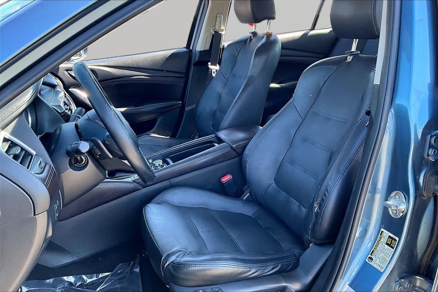 Used 2016 Blue Reflex Mica Mazda i Grand Touring image 7