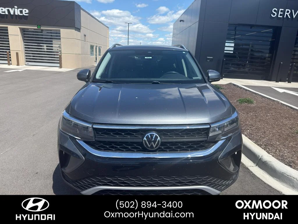 Used 2022 Platinum Gray Metallic Volkswagen SE image 2