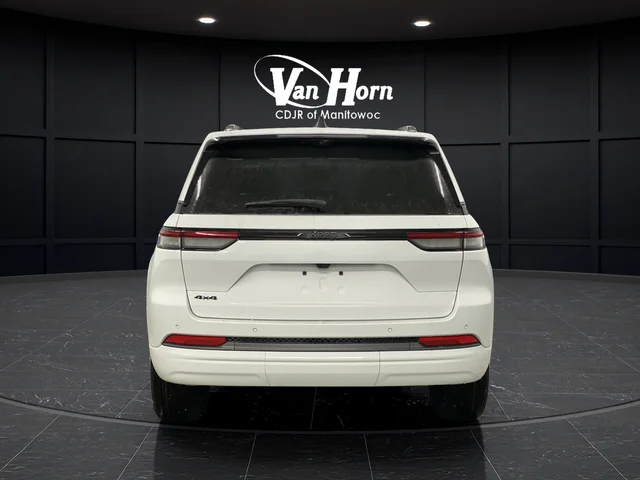 New 2026 Bright White Clear-Coat Exterior Paint Jeep Limited image 14