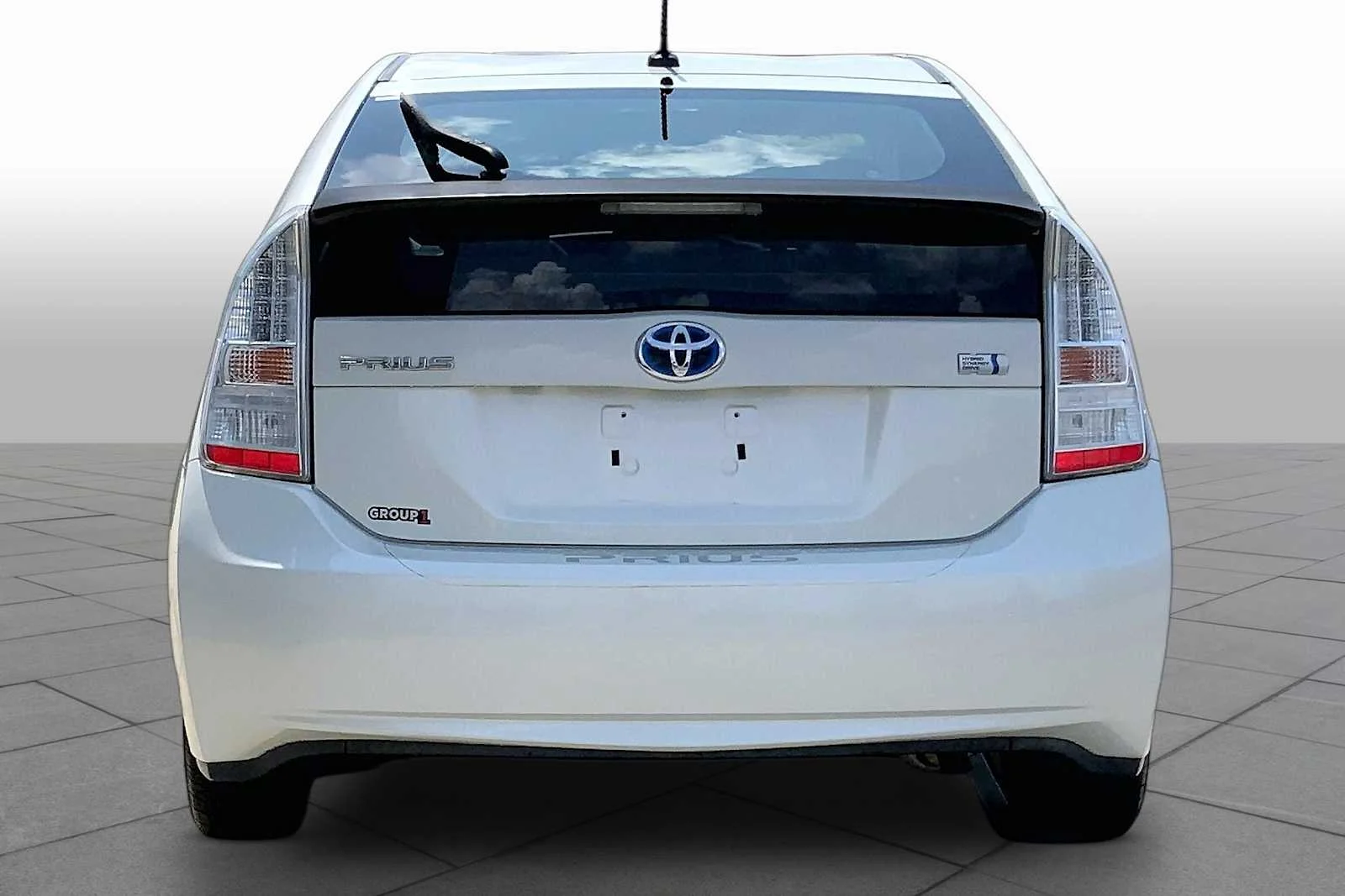 Used 2011 Blizzard Pearl Toyota III image 4