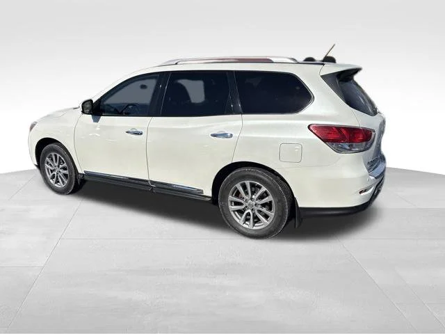Used 2016 White Nissan SL image 11