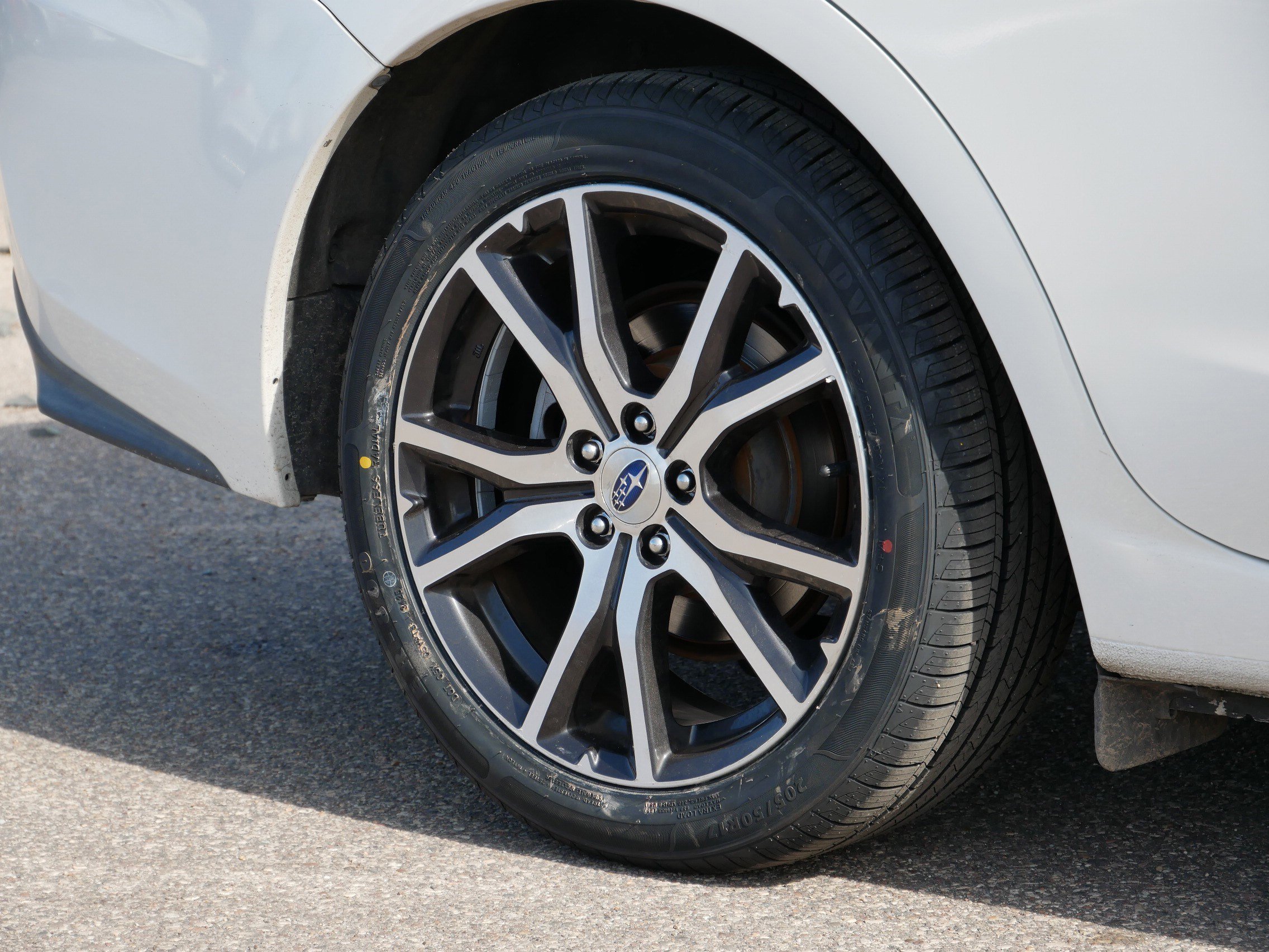 Used 2018 Crystal White Pearl Subaru Limited image 15