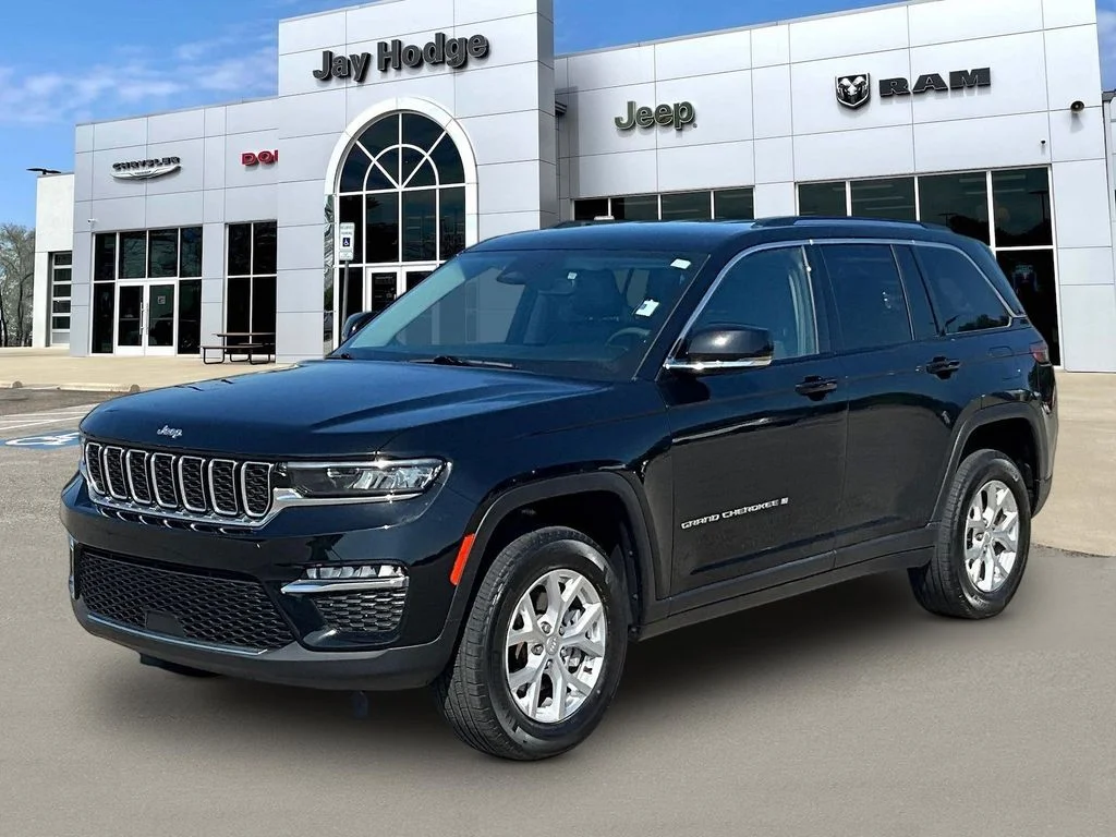 Used 2023 Black Jeep Limited image 3