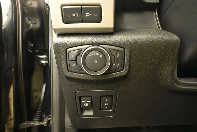 Used 2020 Black Ford Lariat image 25