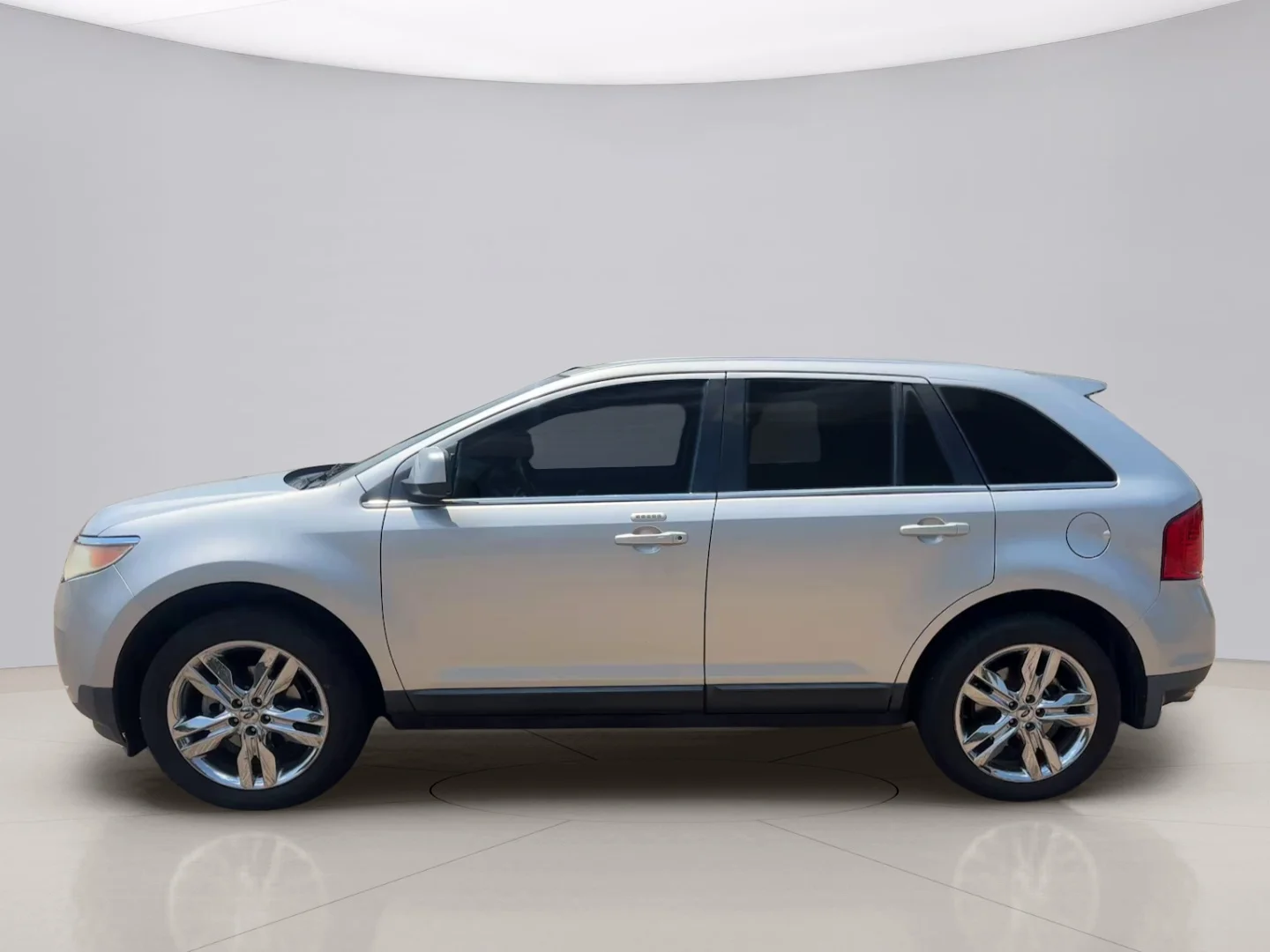Used 2011 Silver Ford LIMITED image 2