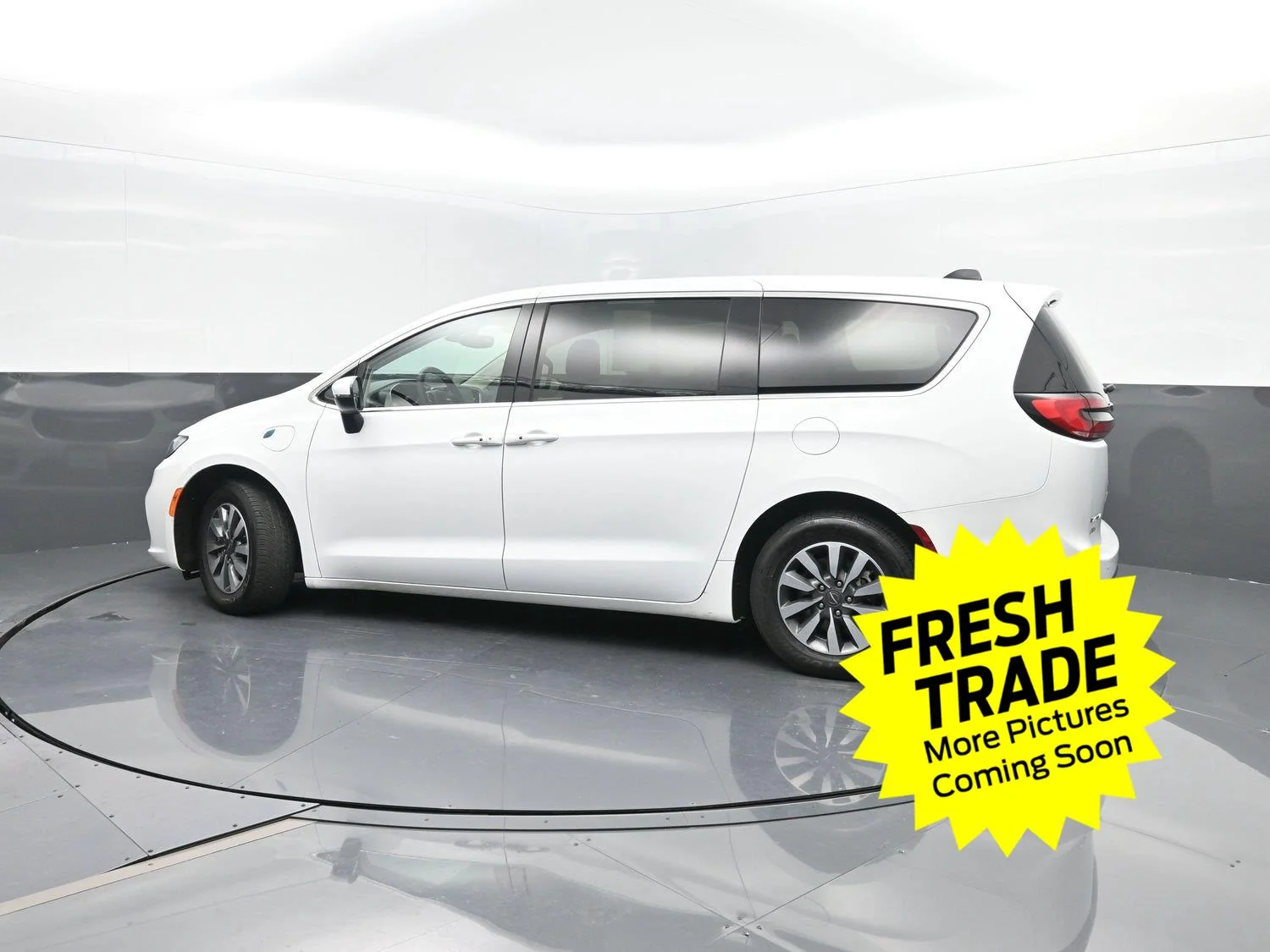 Used 2023 Bright White Clearcoat Chrysler Hybrid Touring L image 36