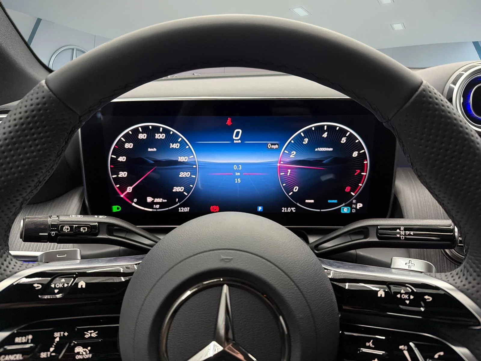 New 2027 White Mercedes-Benz GLC 300 image 13