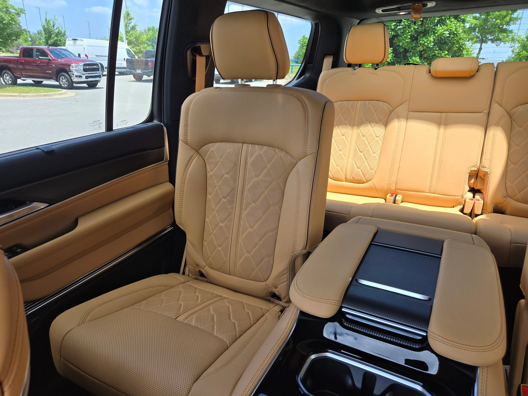 New 2026 Bright White Clear-Coat Exterior Paint Jeep Summit Reserve image 10