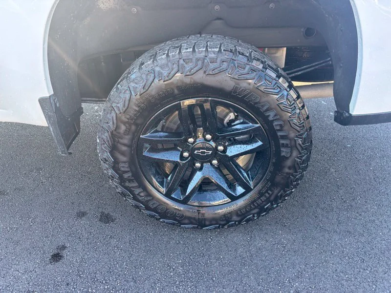 Used 2025 White Chevrolet Custom Trail Boss image 15