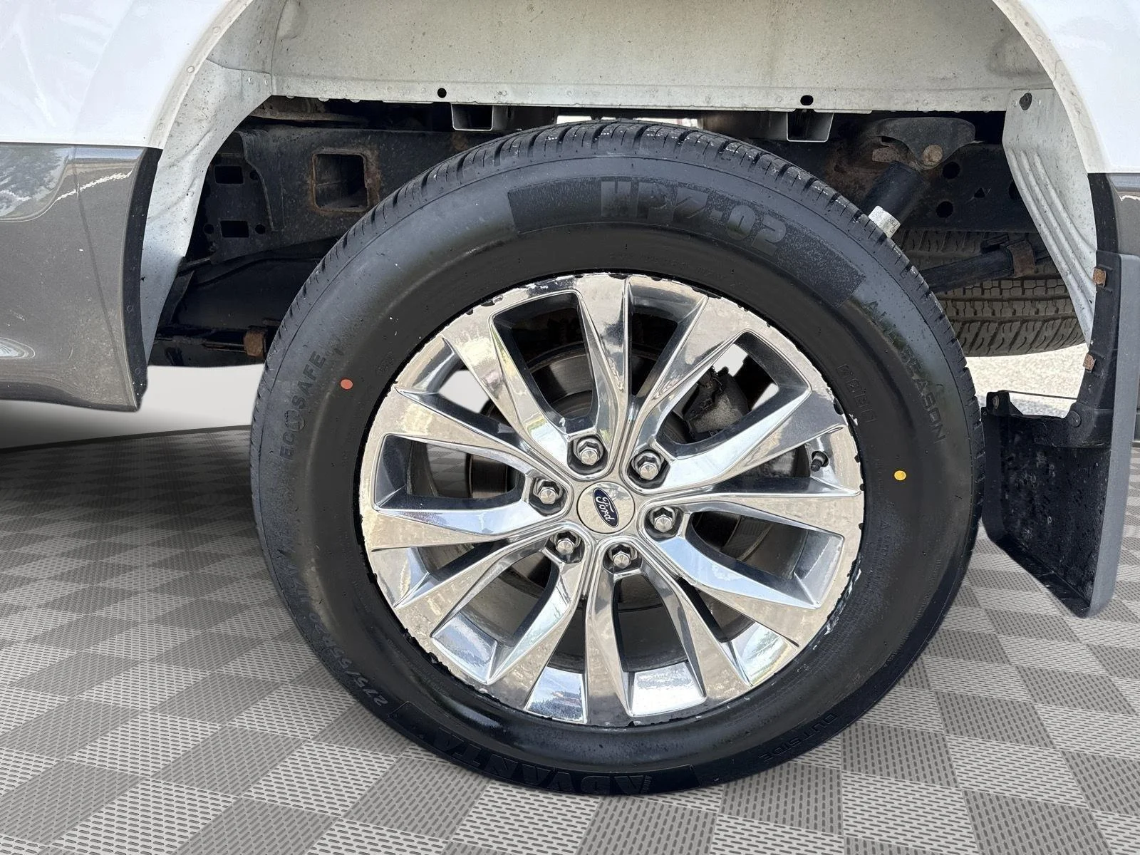 Used 2016 Oxford White/Magnetic Metallic Ford XLT image 16