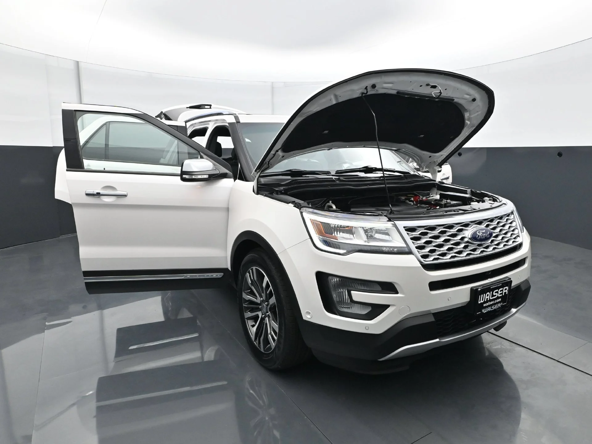 Used 2017  Ford Platinum image 38