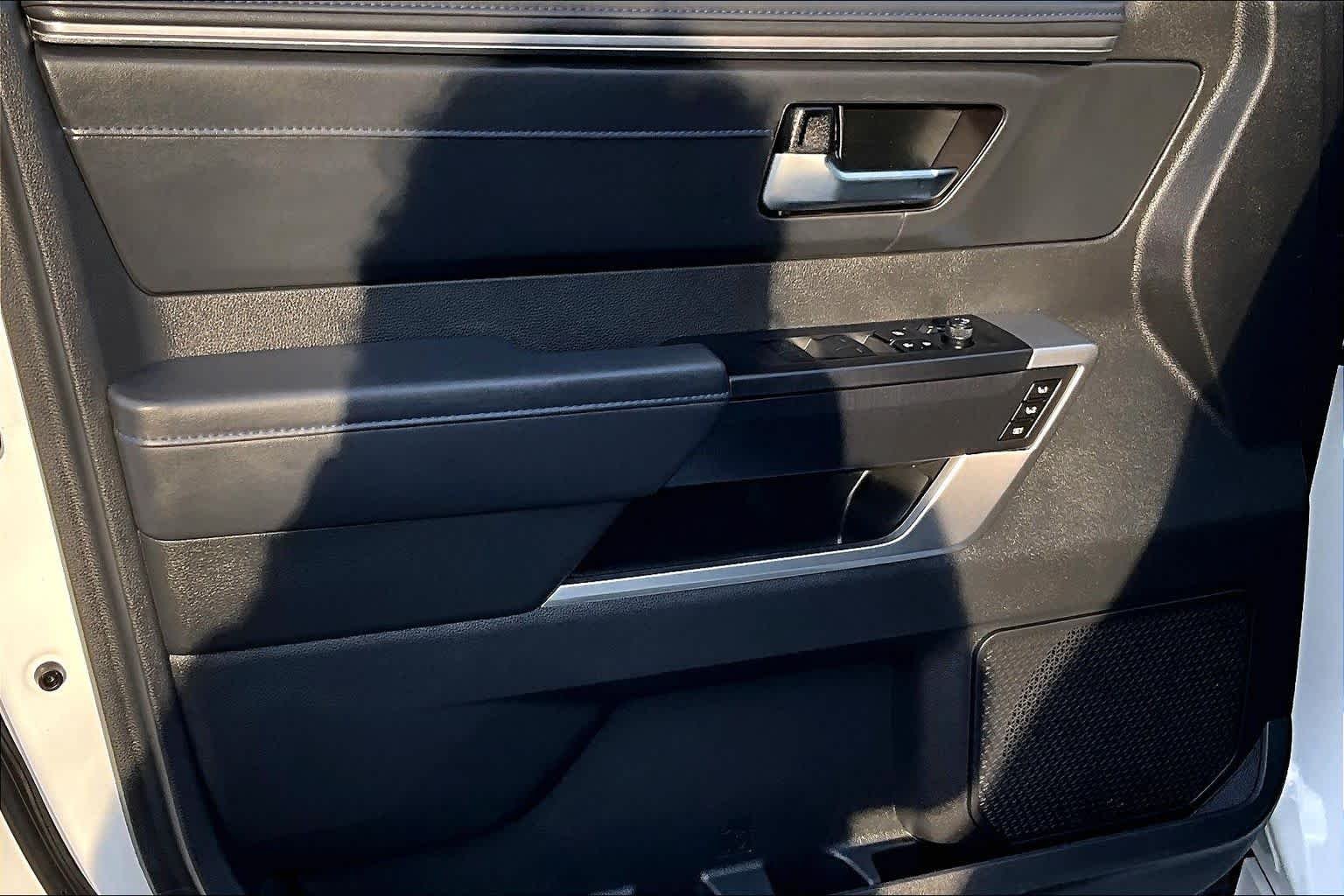 2025 Toyota Sequoia Platinum - Photo 21