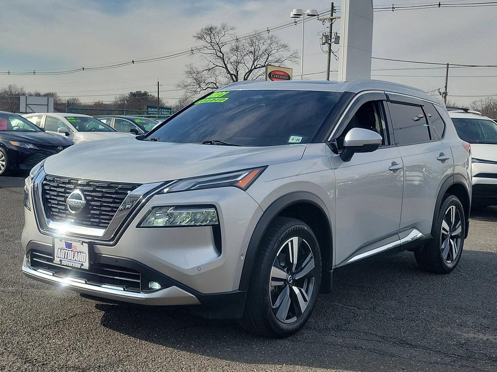Used 2021 Brilliant Silver Metallic Nissan Platinum image 3