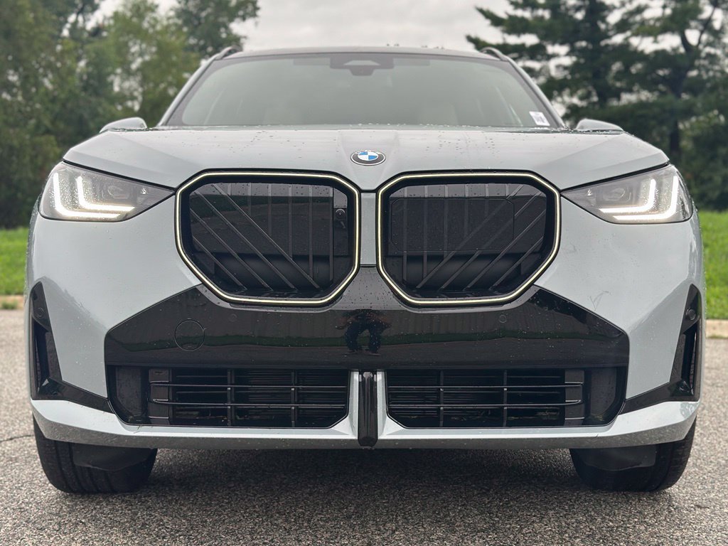 New 2027 Cape York Green Metallic BMW xDrive28i image 2