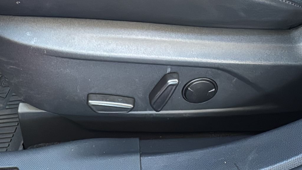 Used 2023 Red Ford Select image 21