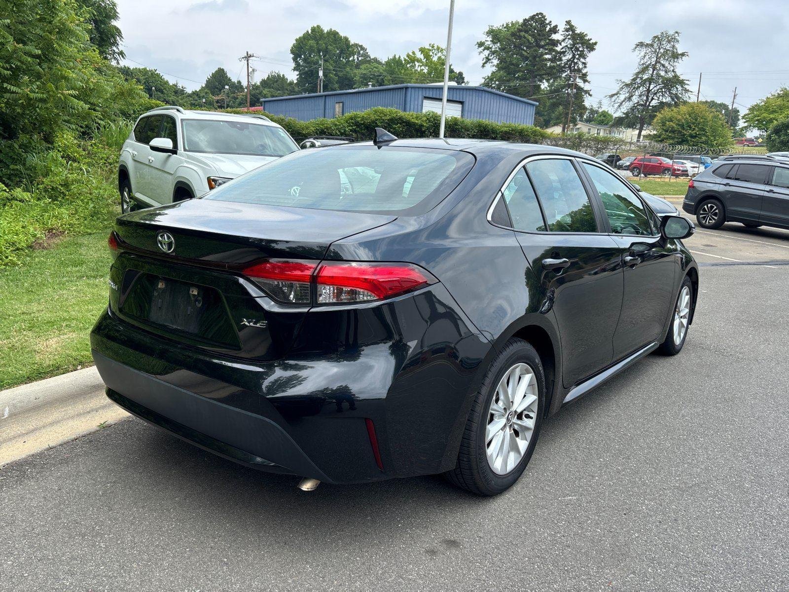 Used 2020 Black Sand Pearl Toyota XLE image 5