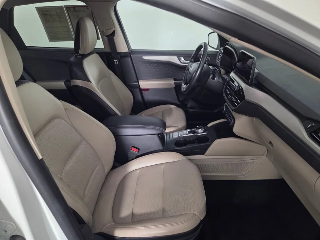 Used 2020 White Metallic Ford SEL image 31
