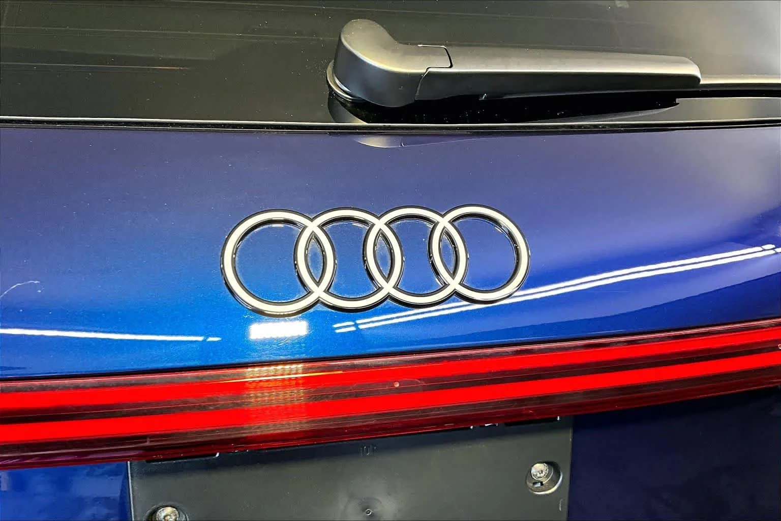 Certified Used 2025 Navarra Blue Metallic Audi Premium Plus image 33