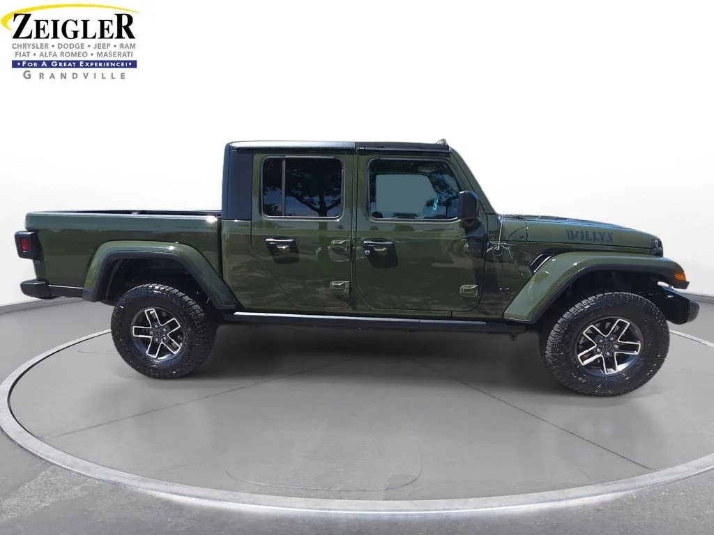 Used 2023 Green Jeep Willys image 4