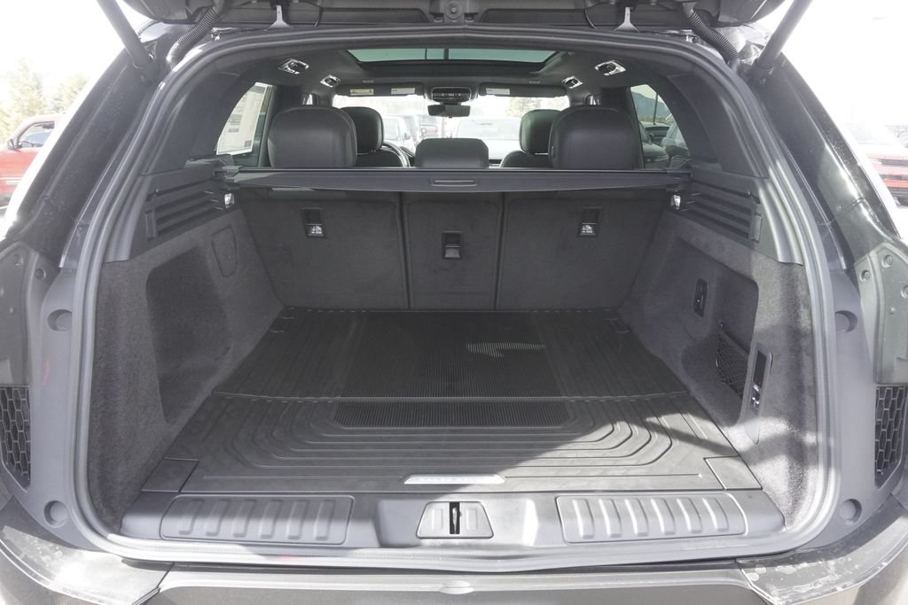 New 2026 Carpathian Grey Land Rover SE image 31
