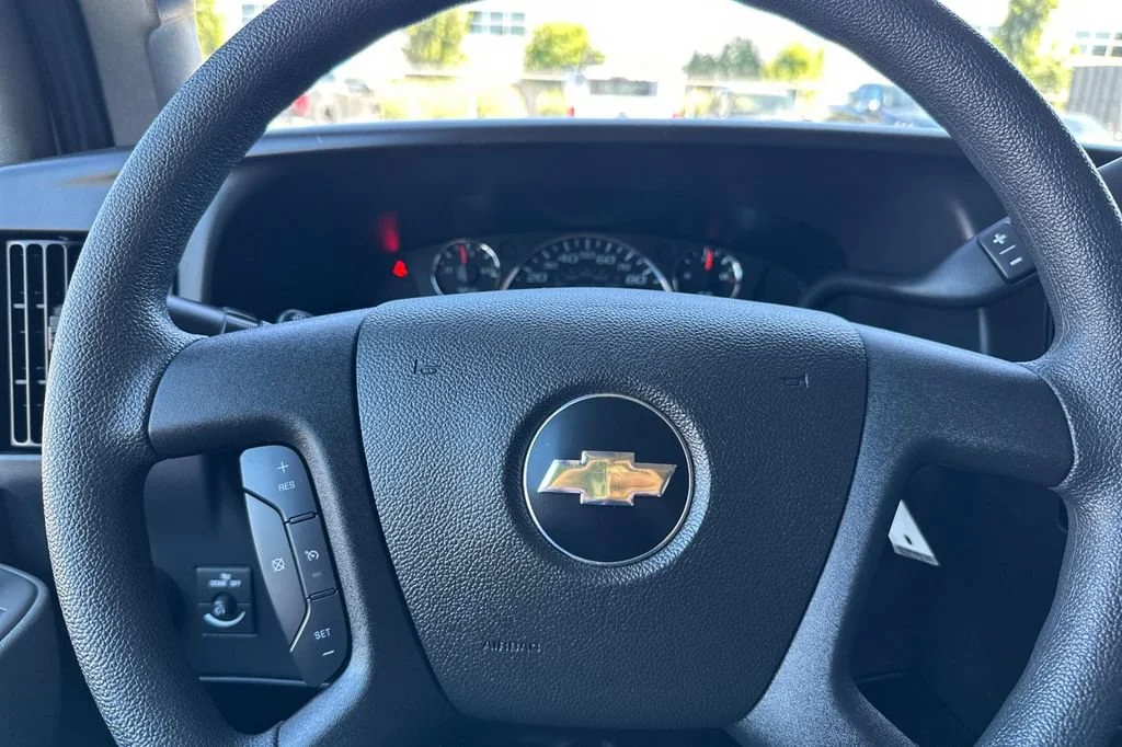 2024 Chevrolet Express Passenger LT - Photo 23