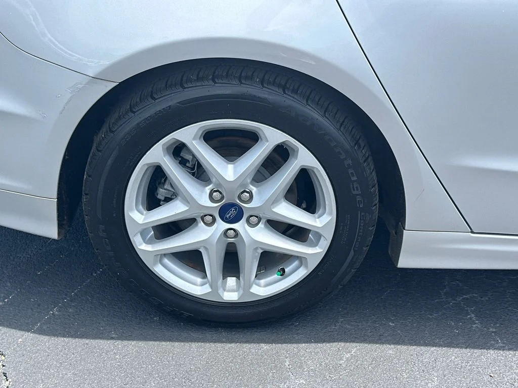 Used 2015 Silver Ford SE image 17