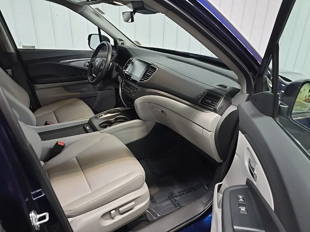 Used 2023  Honda RTL image 19