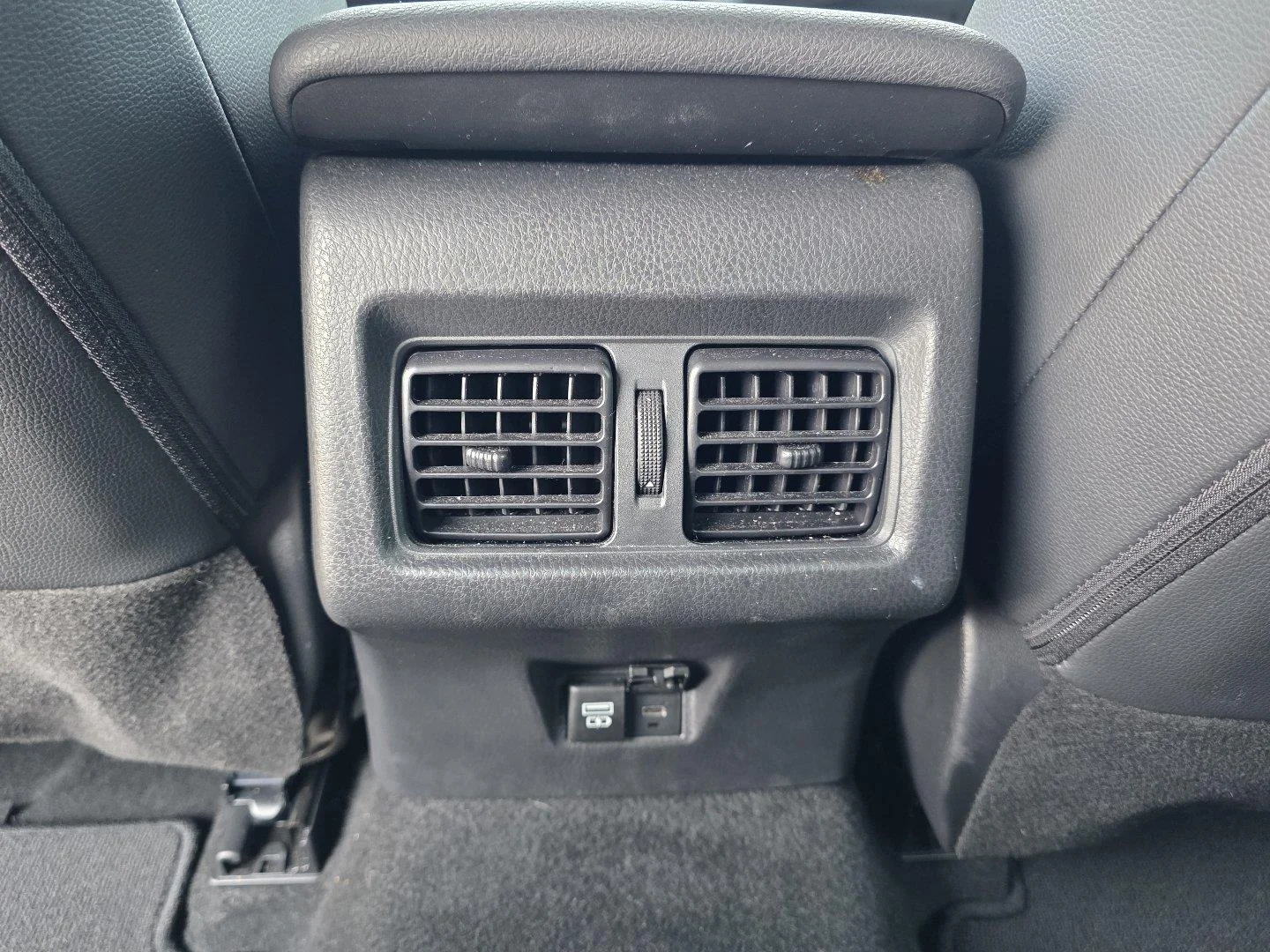 Used 2025 Ice Cap Toyota SE image 29