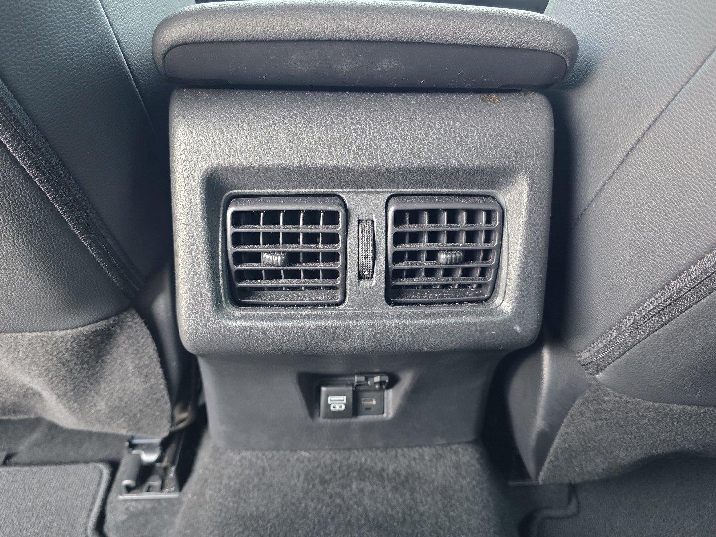 Used 2025 Ice Cap Toyota SE image 29