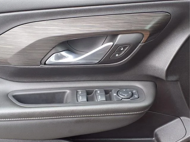 Used 2024 Summit White GMC SLE image 14