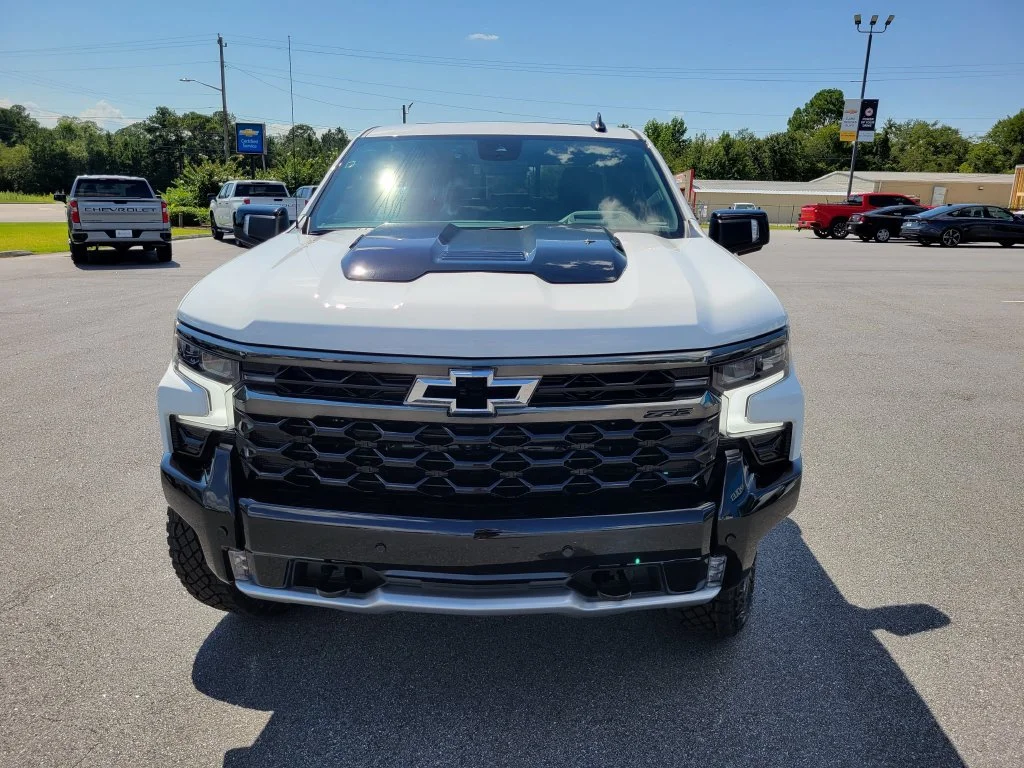 New 2026 Summit White Chevrolet ZR2 image 9