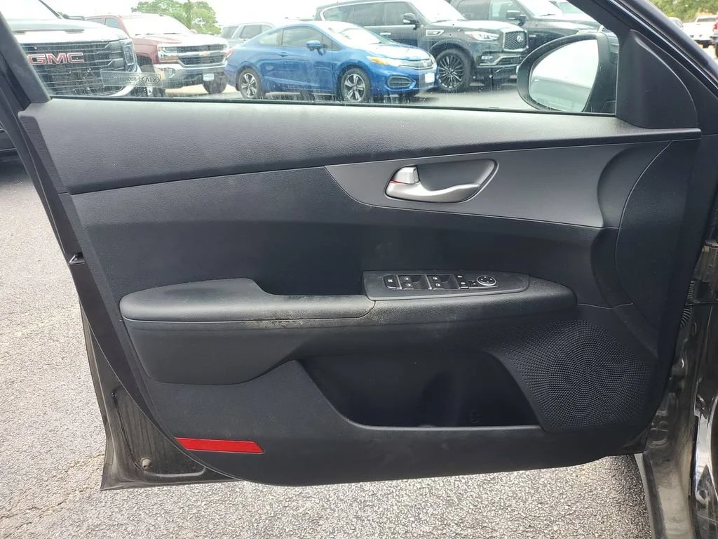 Used 2019 Black Kia LXS image 27
