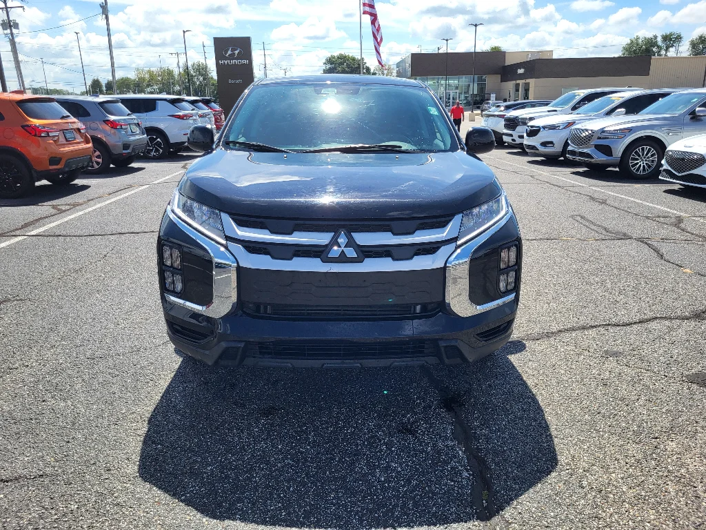Used 2025 Labrador Black Pearl Mitsubishi ES image 2