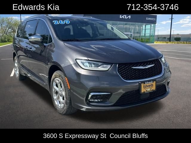 2021 Chrysler Pacifica Limited's photo