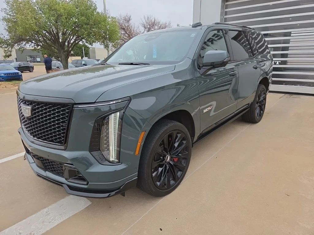 Used 2025 Green Cadillac V-Series image 1