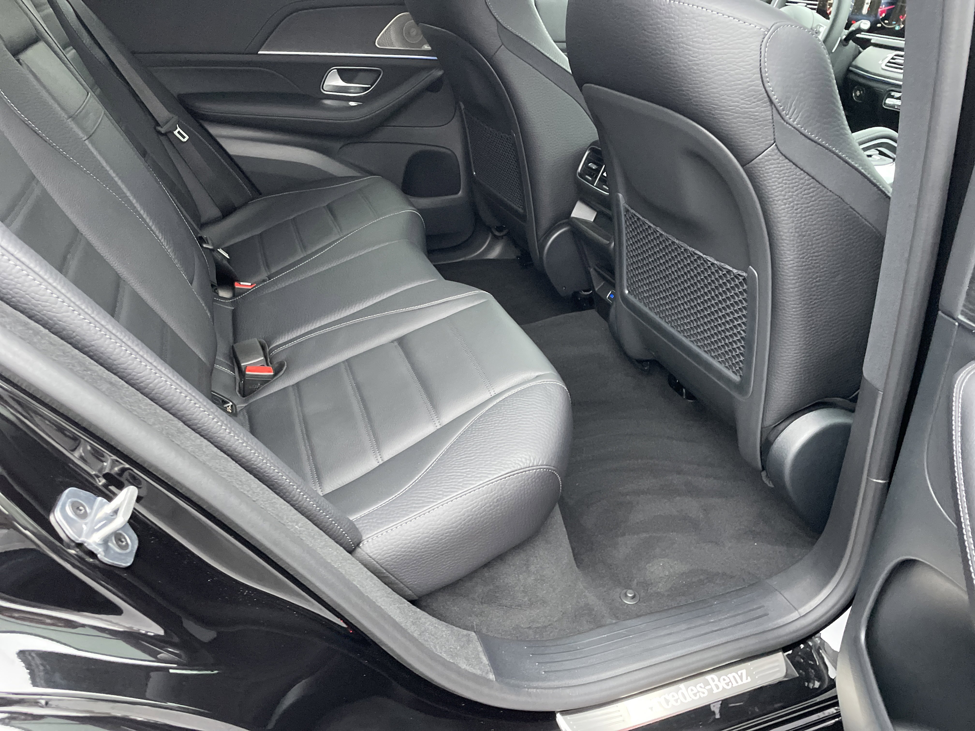 New 2026 Obsidian Black Metallic Mercedes-Benz GLE 580 4MATIC® SUV image 40
