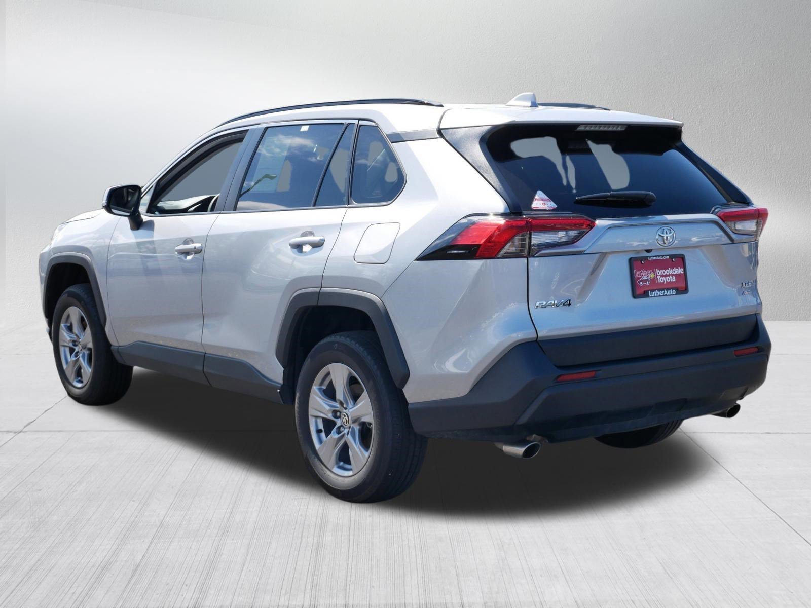 Certified Used 2025 SILVER SKY METALLIC Toyota XLE image 5
