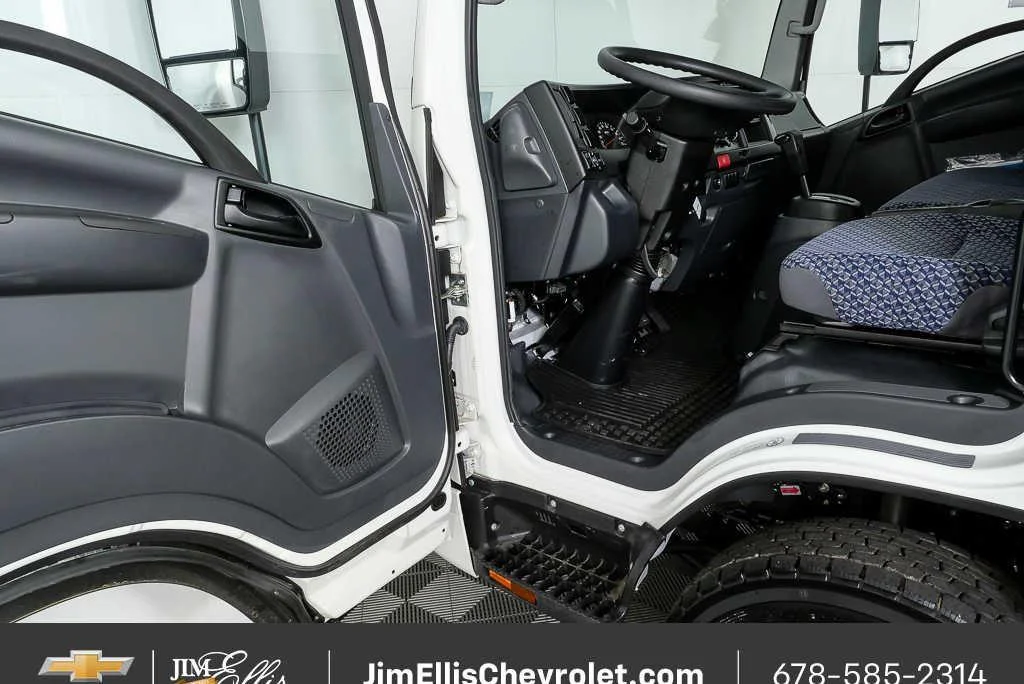 New 2025 Arc White Chevrolet NA image 5