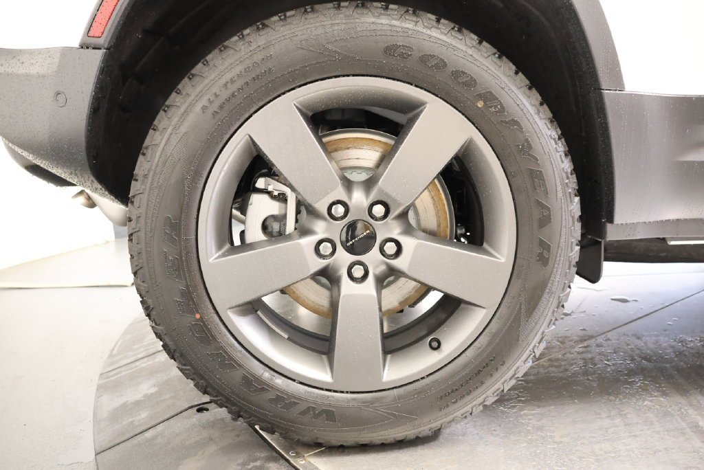 New 2026 Fuji White LAND ROVER S image 11