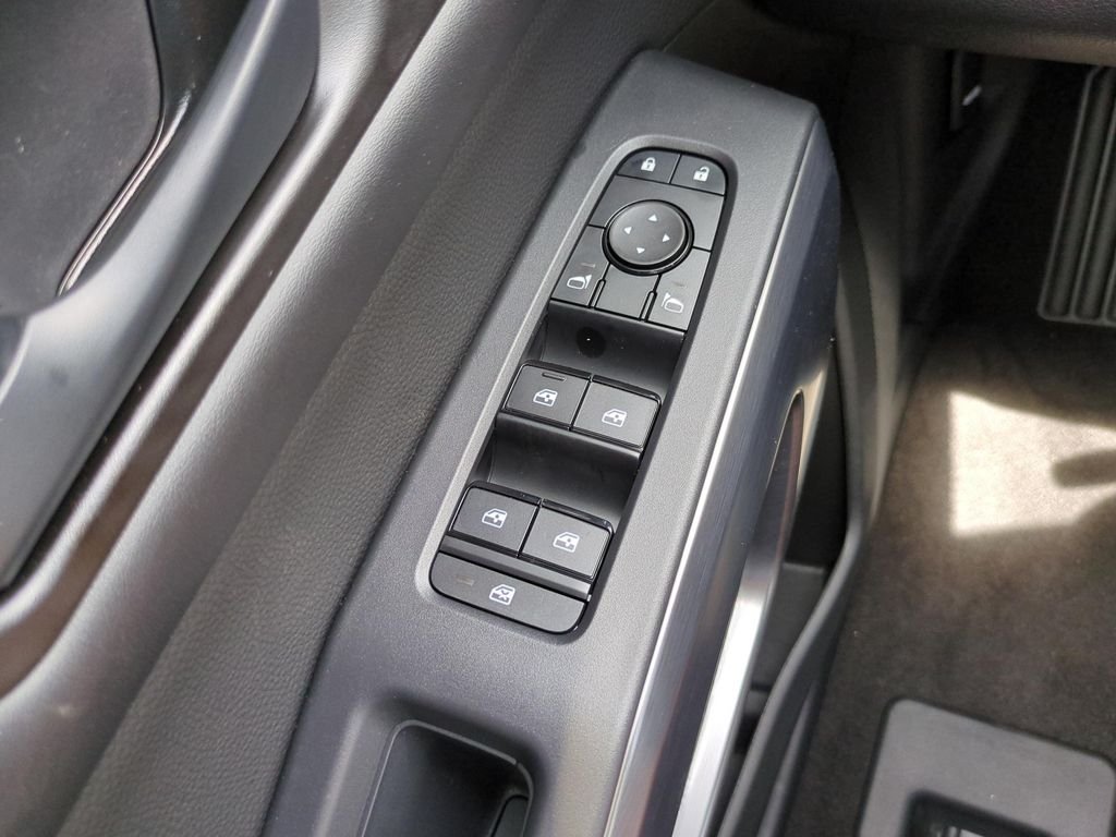 New 2026 Everest White Pearl TriCoat / Super Black Two-tone Nissan Rock Creek® image 19