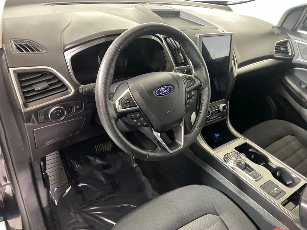 Used 2022 Black Ford SEL image 14