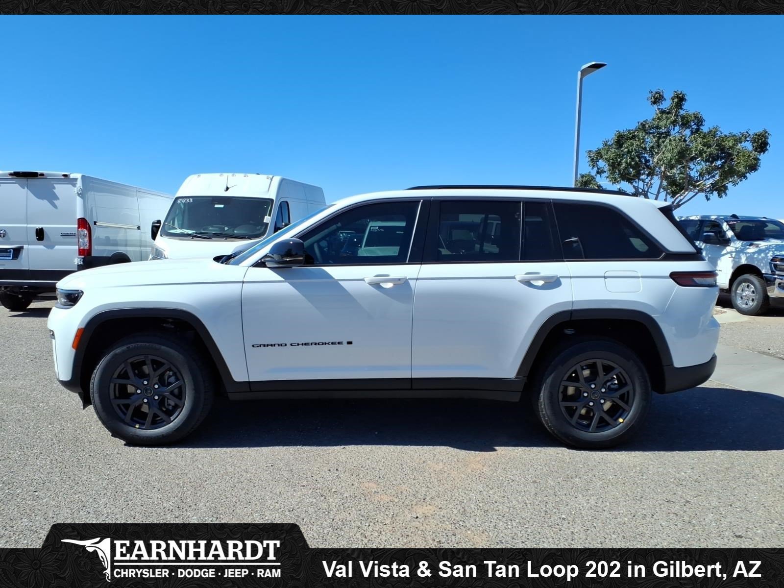 New 2027 Bright White Clear-Coat Paint Jeep Laredo Altitude image 3