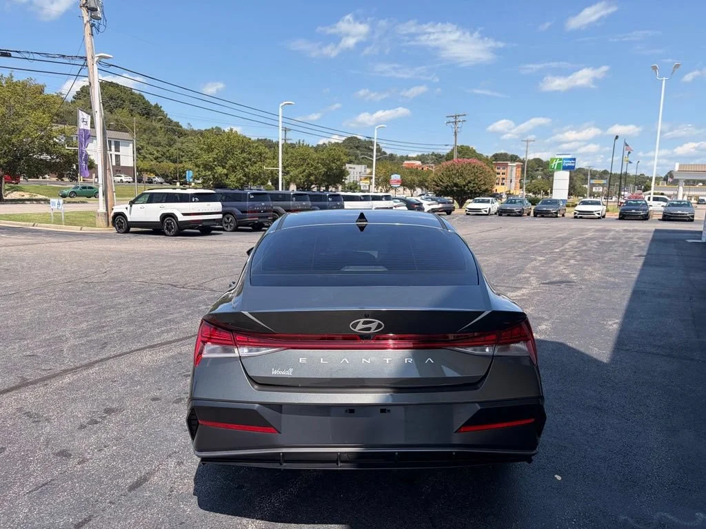 Used 2024 Amazon Gray Hyundai SEL image 7